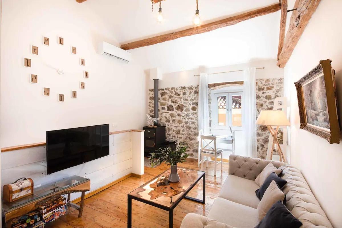 Alia House Holiday home Doukades
